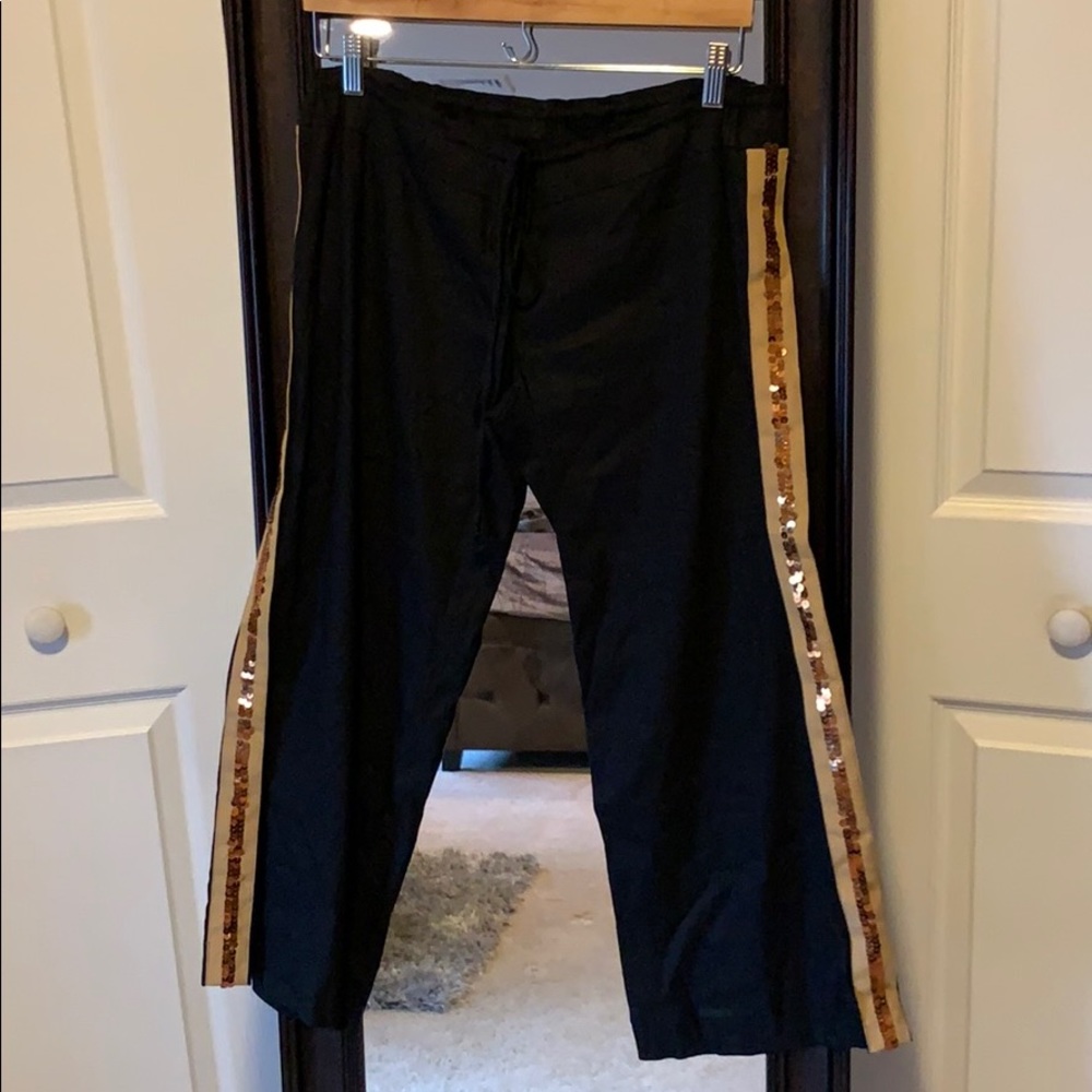 Bebe linen Black and Tan/Gold sequin capris